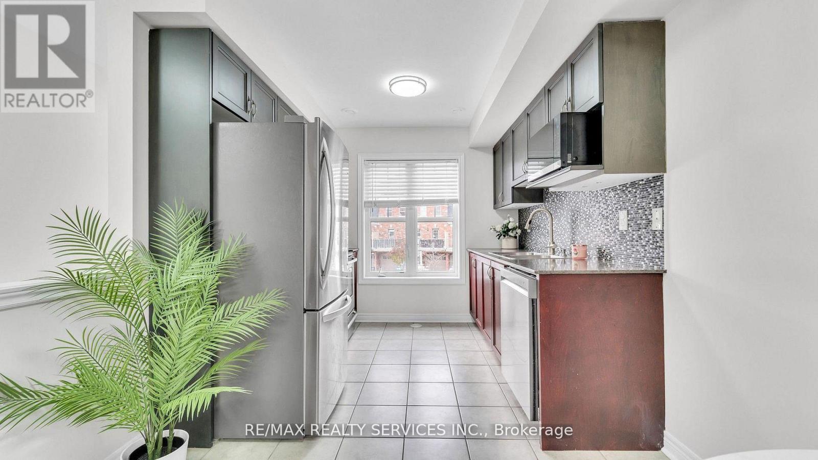 16 SOLDIER STREET - 10