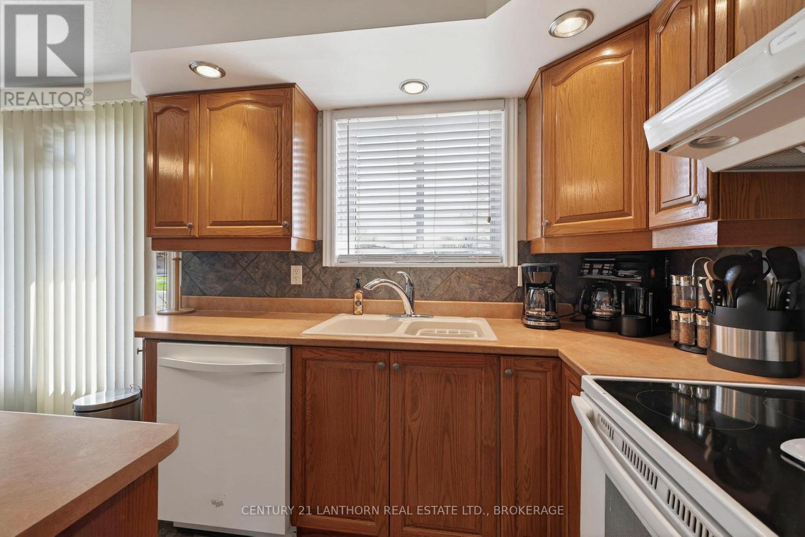417 BEACH AVENUE — photo 11