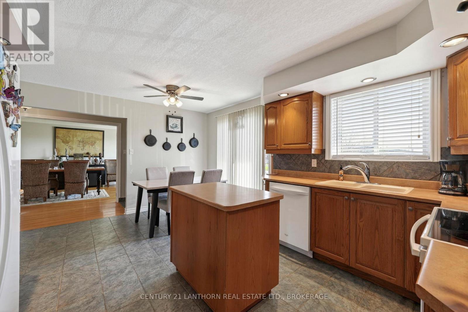 417 BEACH AVENUE — photo 12