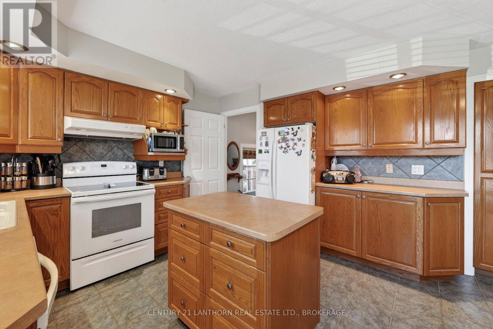 417 BEACH AVENUE — photo 14