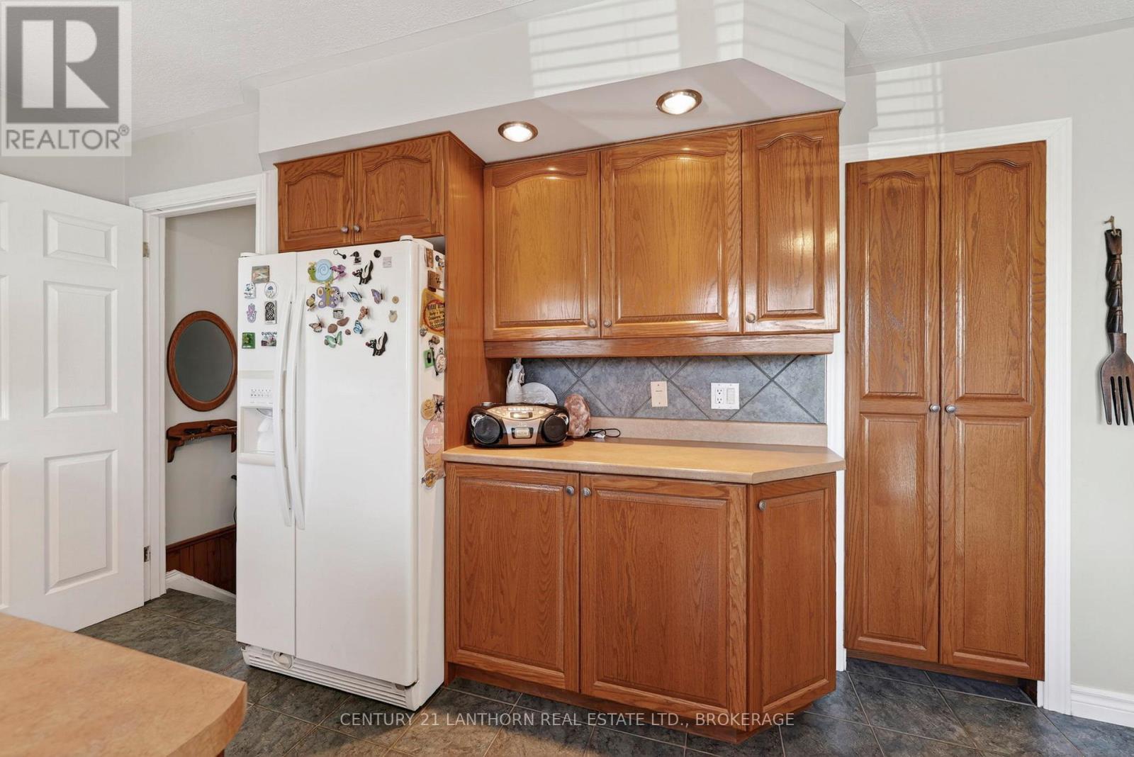 417 BEACH AVENUE — photo 15