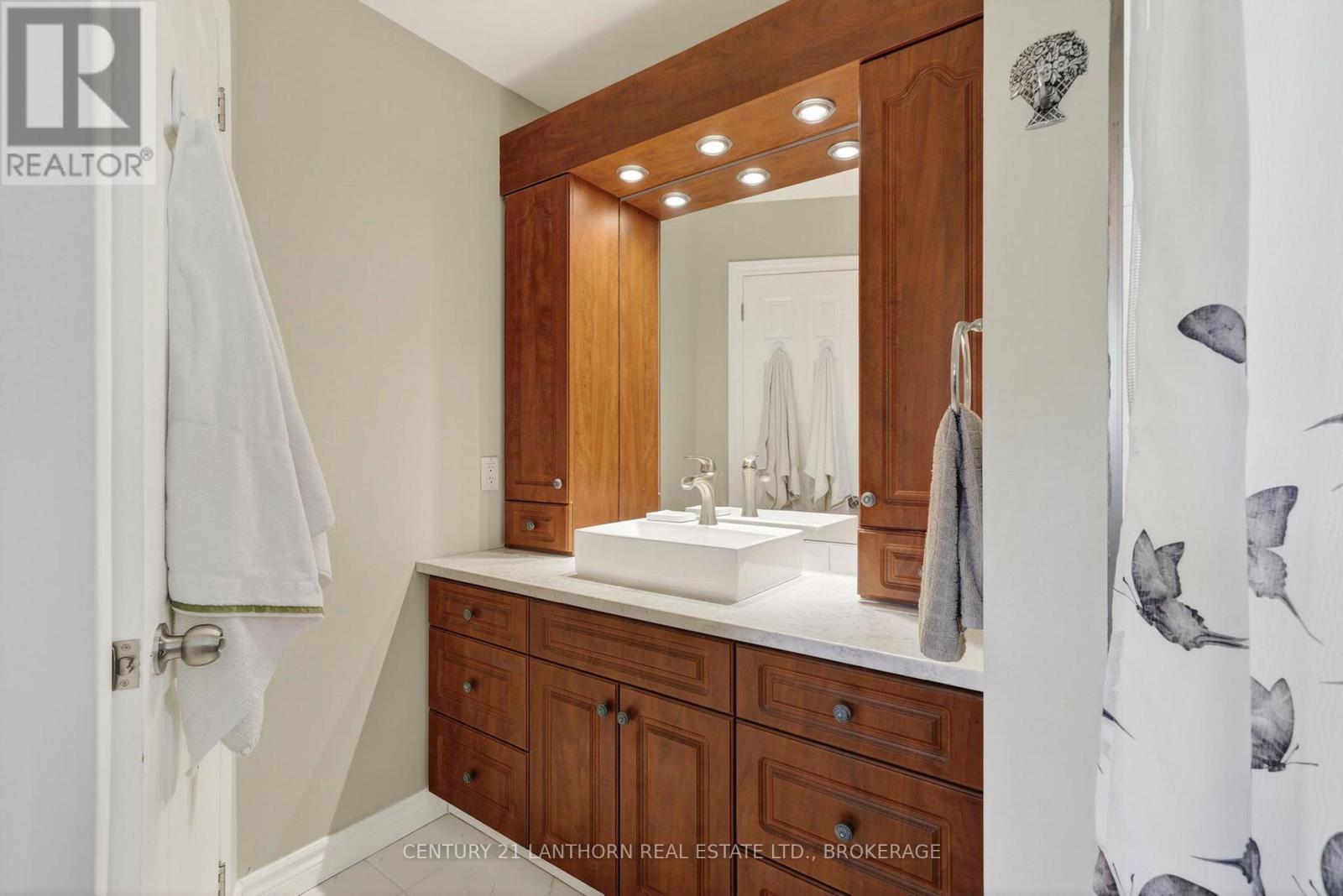417 BEACH AVENUE — photo 16
