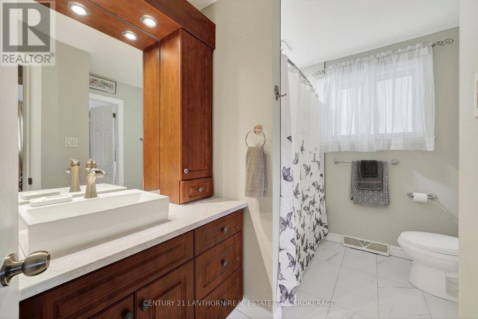 417 BEACH AVENUE — photo 18