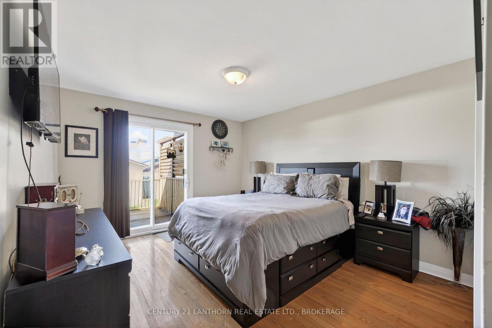 417 BEACH AVENUE — photo 24