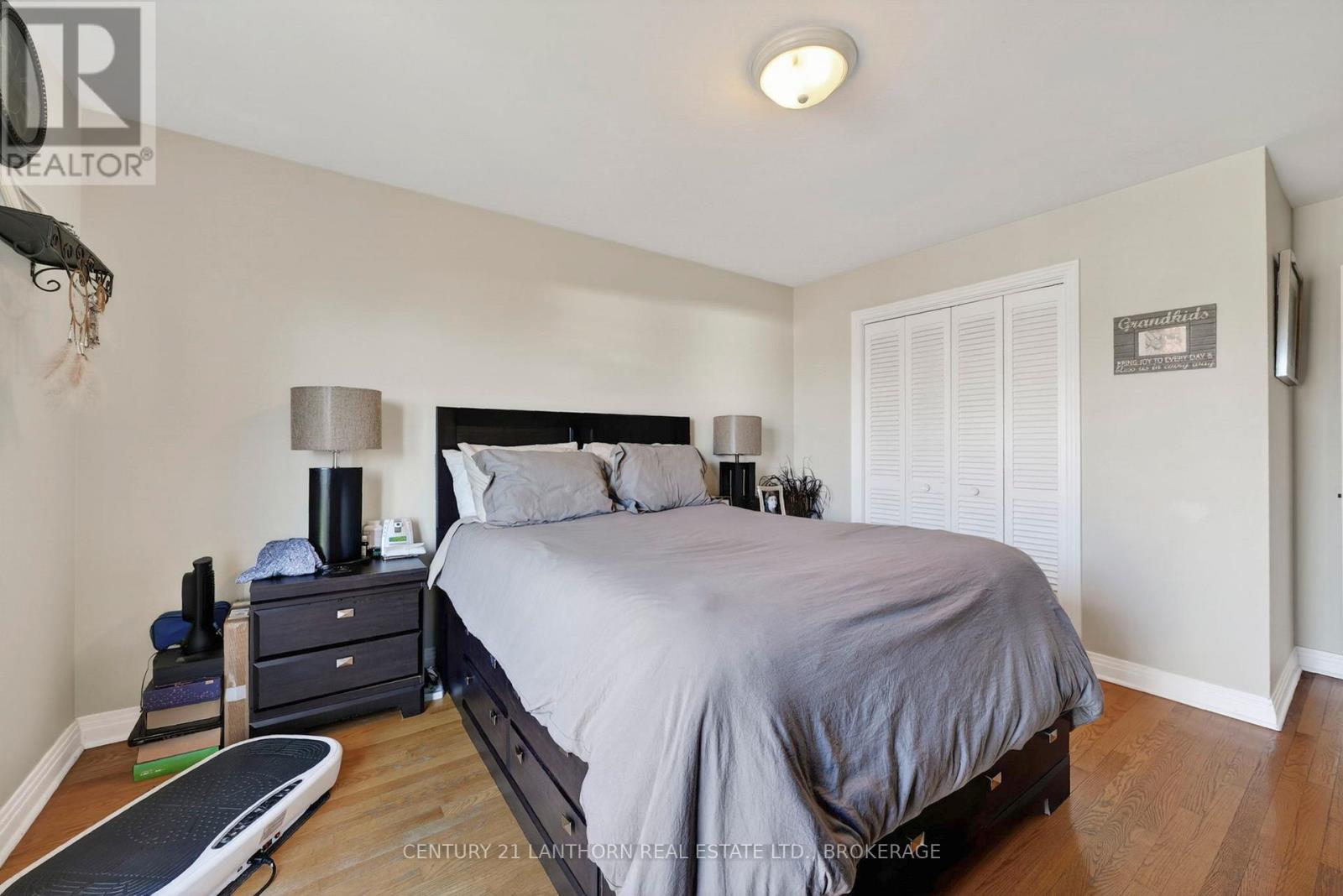 417 BEACH AVENUE — photo 25