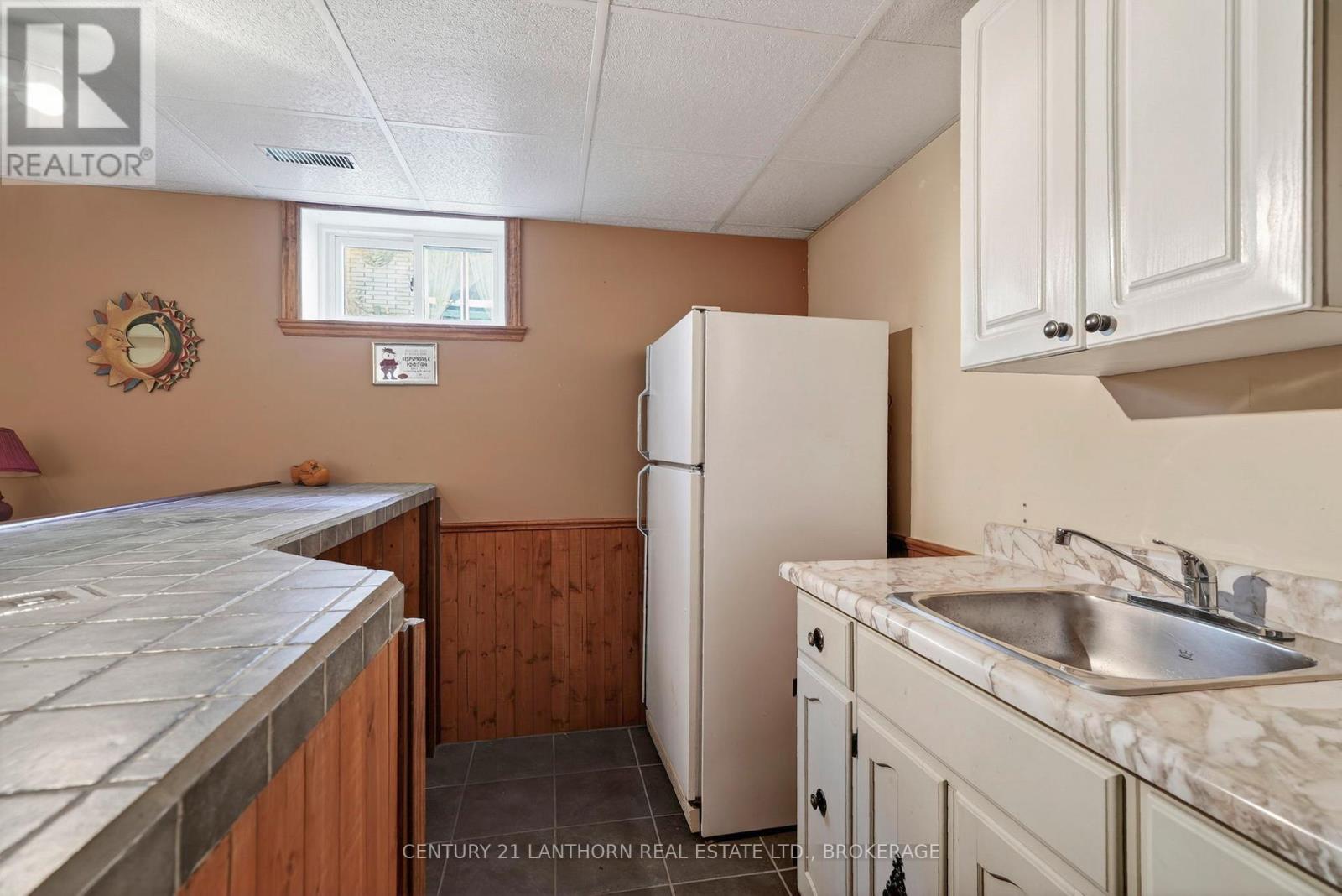 417 BEACH AVENUE — photo 32