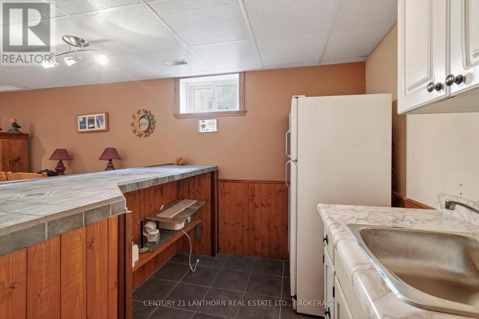 417 BEACH AVENUE — photo 33