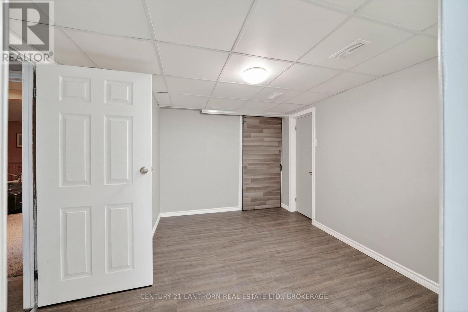 417 BEACH AVENUE — photo 34