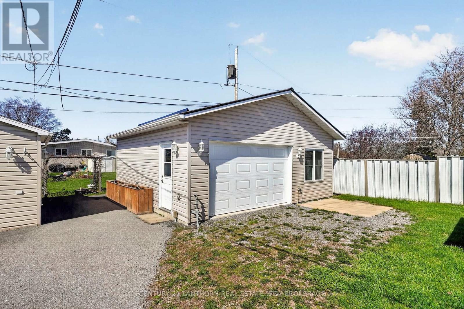 417 BEACH AVENUE — photo 39