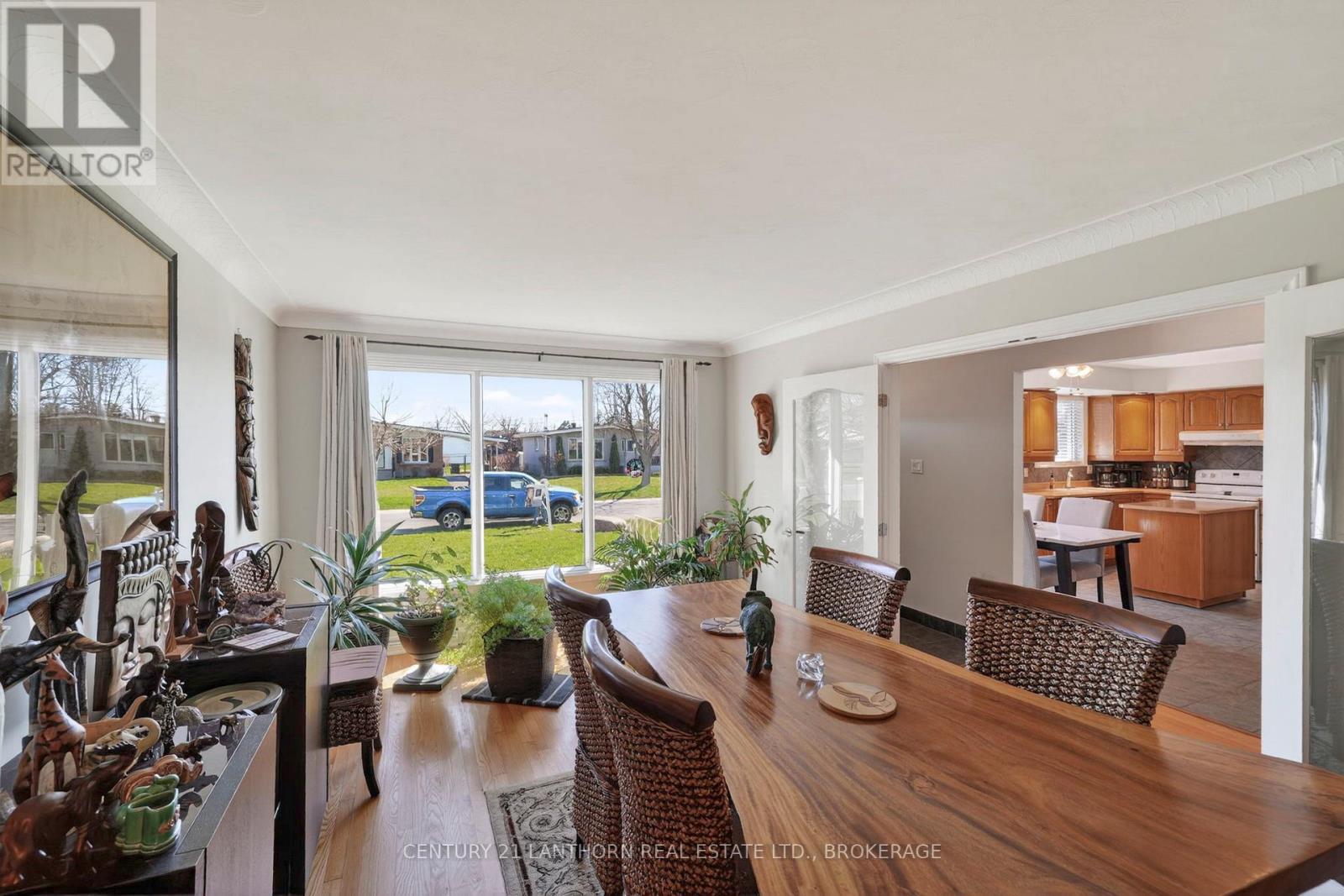 417 BEACH AVENUE — photo 6