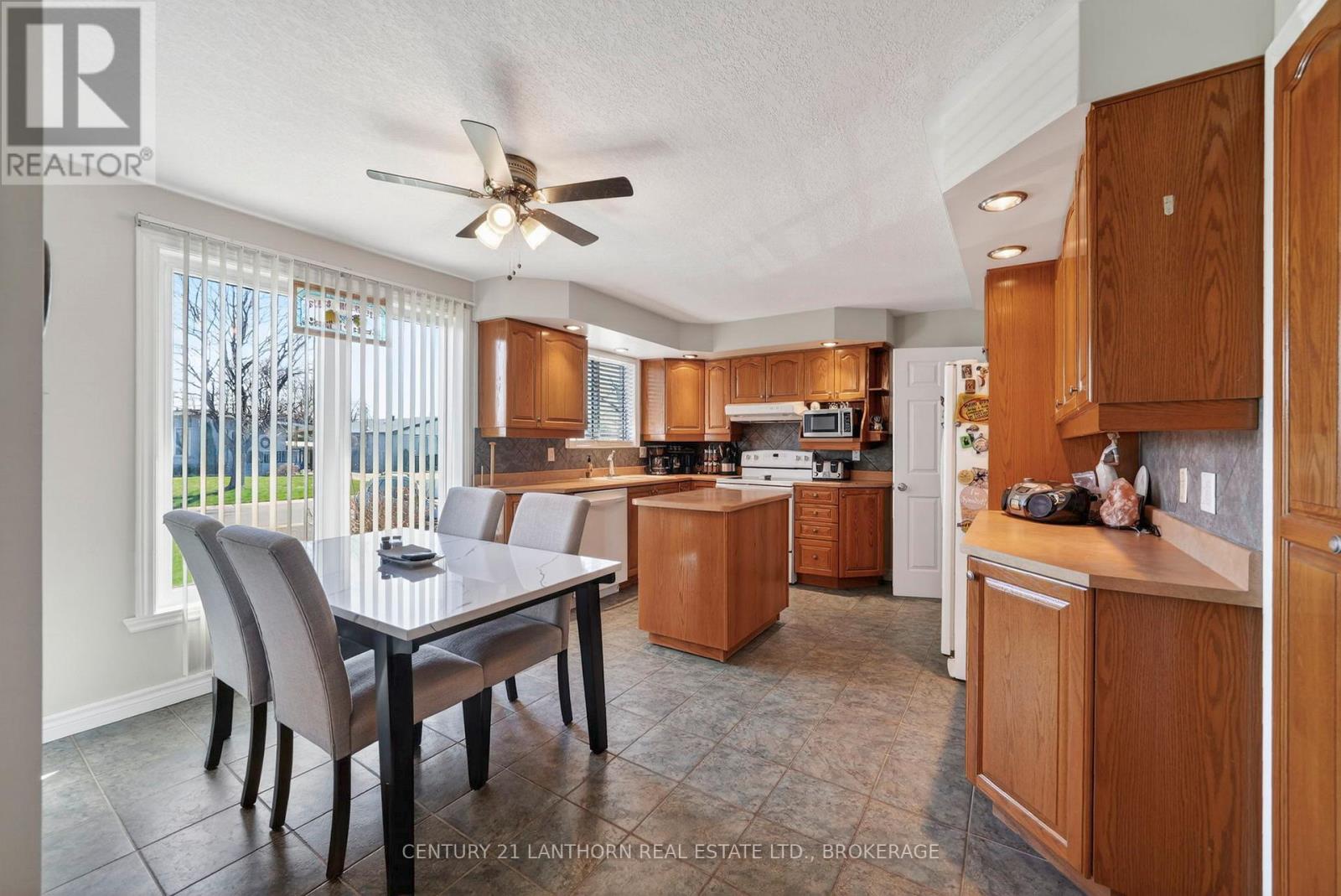 417 BEACH AVENUE — photo 8