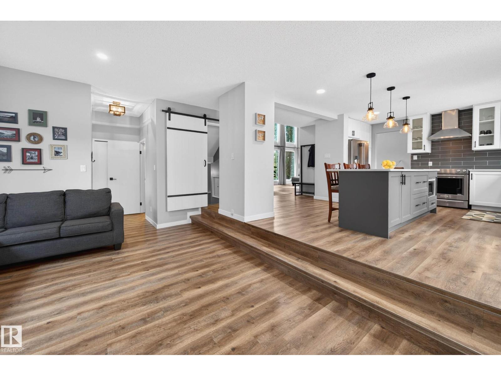 6118 37A AV NW - 26