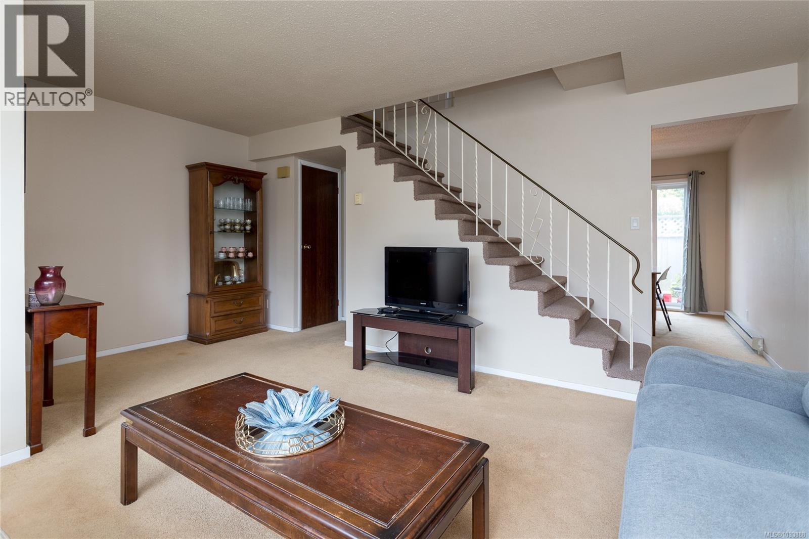 #5 1040 Kenneth St - 5