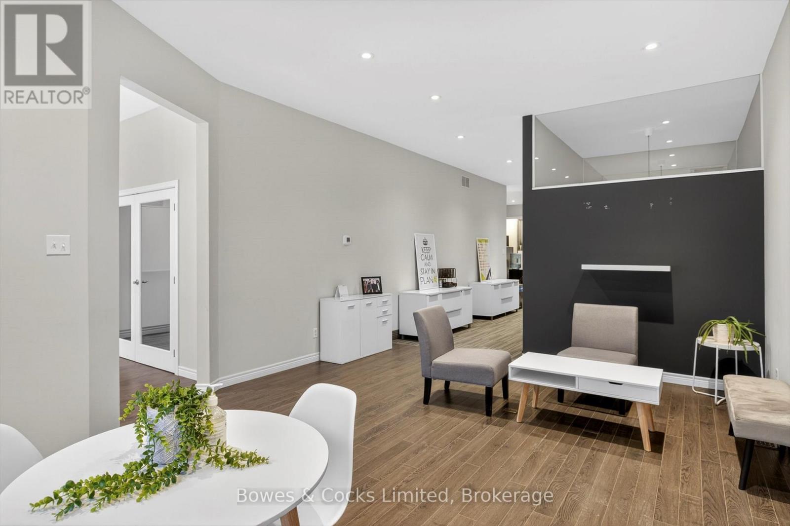 269 CHARLOTTE STREET — photo 13