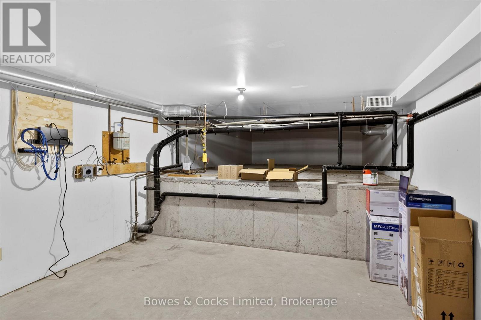 269 CHARLOTTE STREET — photo 31