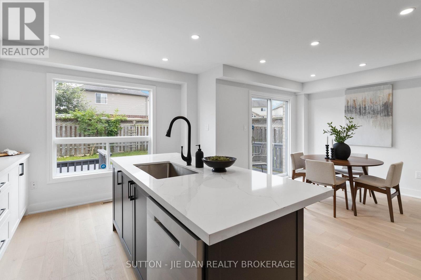 989 MAPLERIDGE STREET - 14