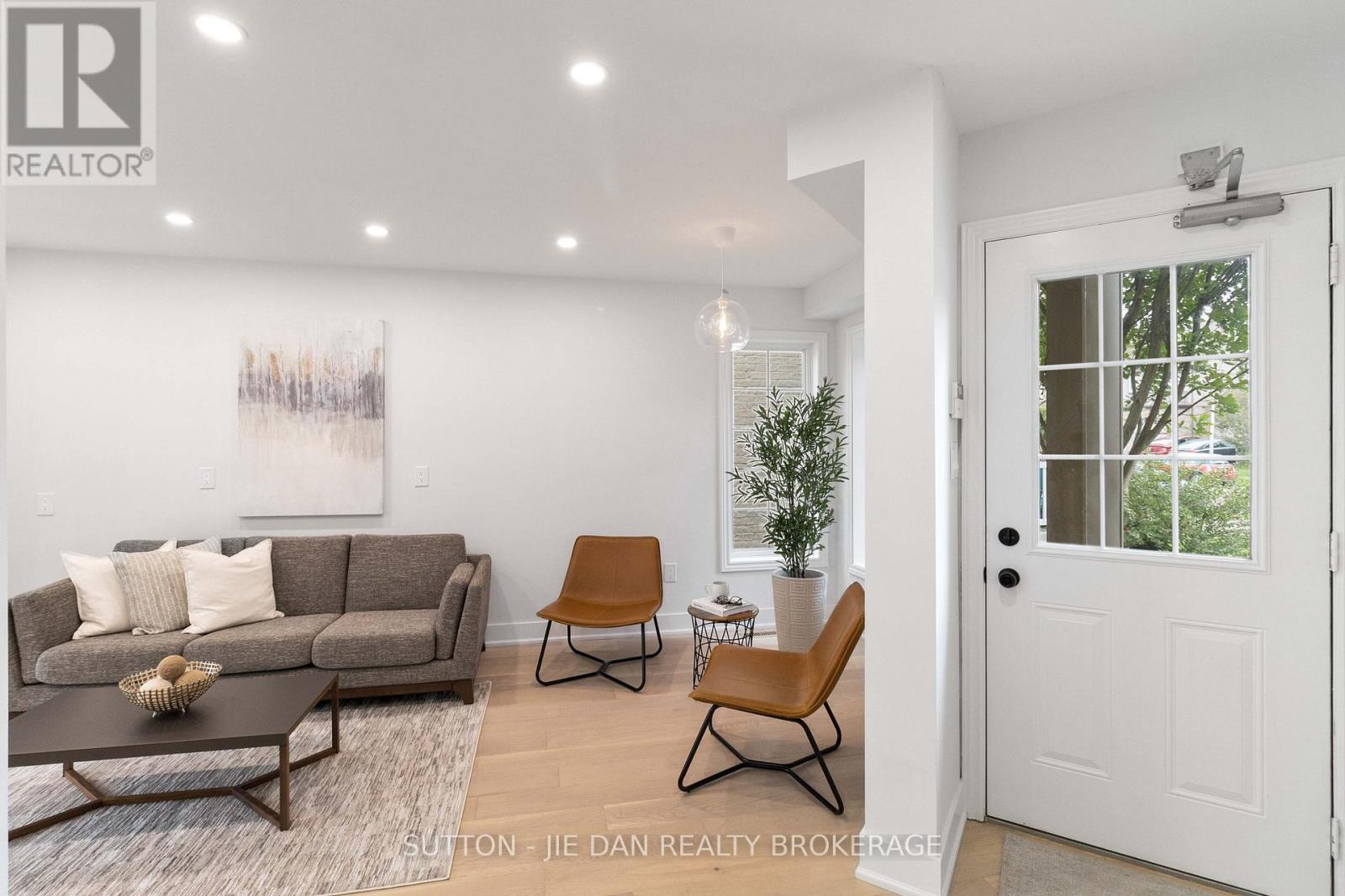 989 MAPLERIDGE STREET - 7