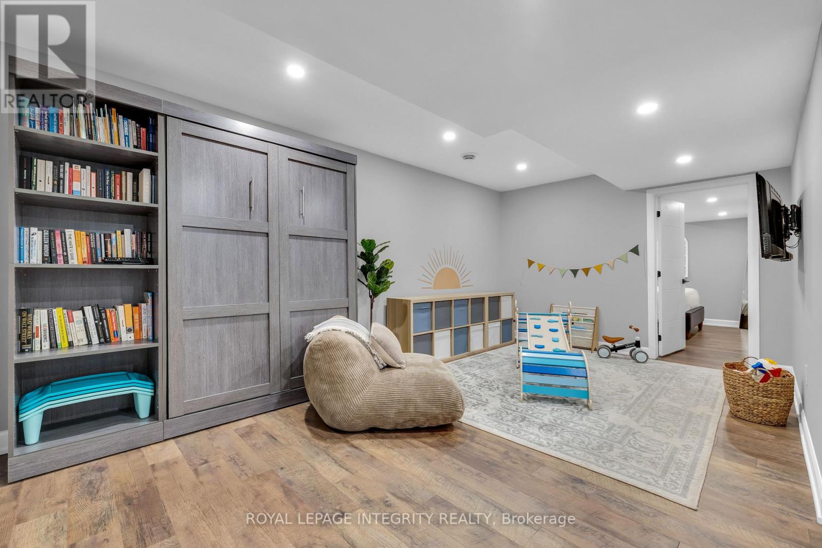 440 ARORA CRESCENT - 27