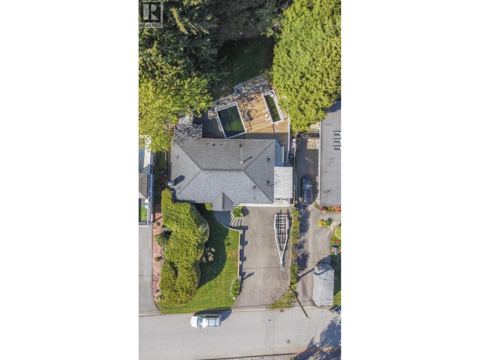 1352 E 16TH STREET, North Vancouver