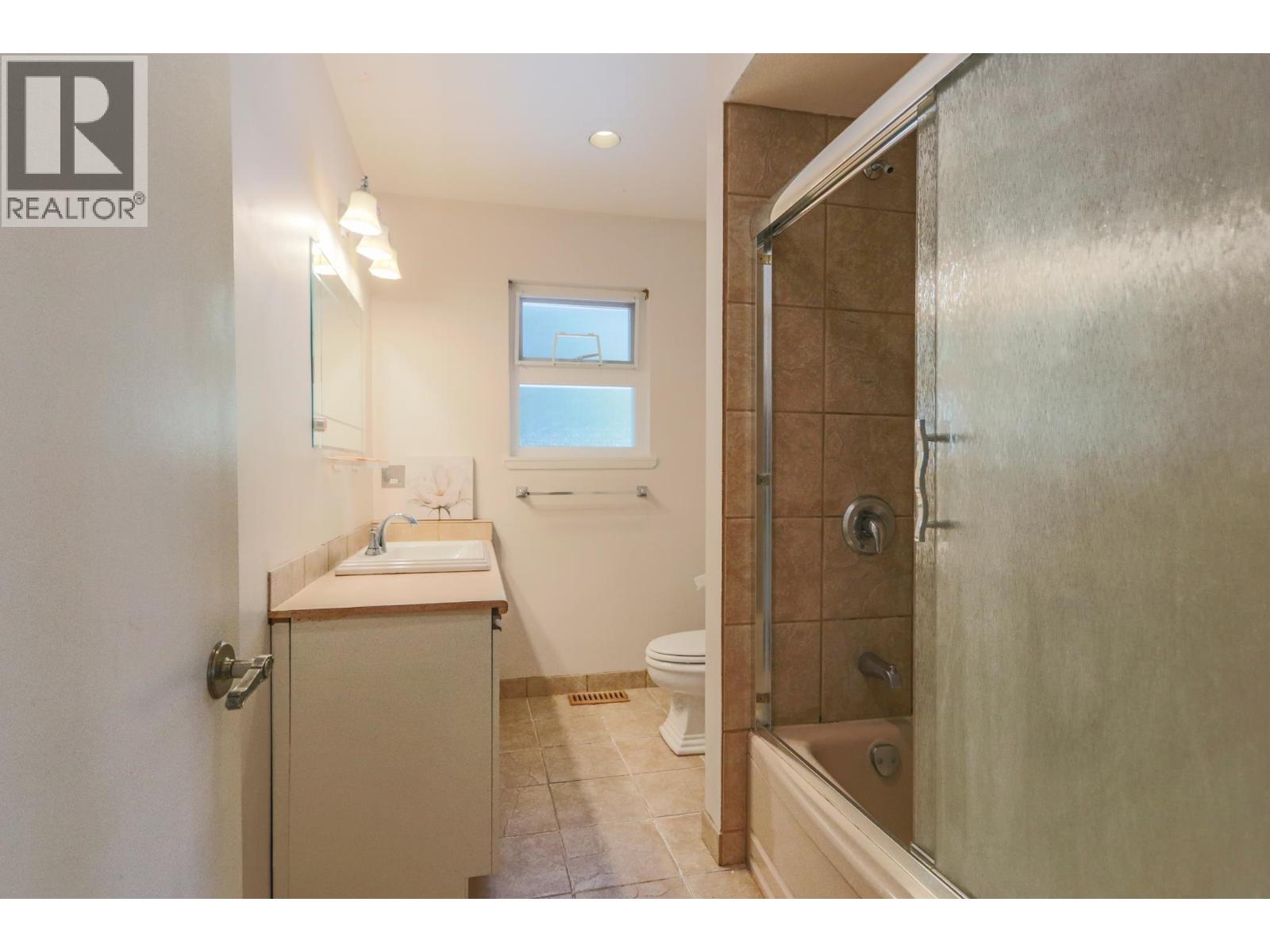 1352 E 16TH STREET, North Vancouver
