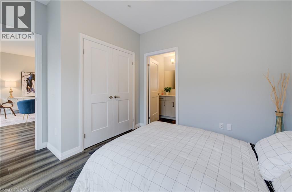 #201 60 CHARLES Street W - 11