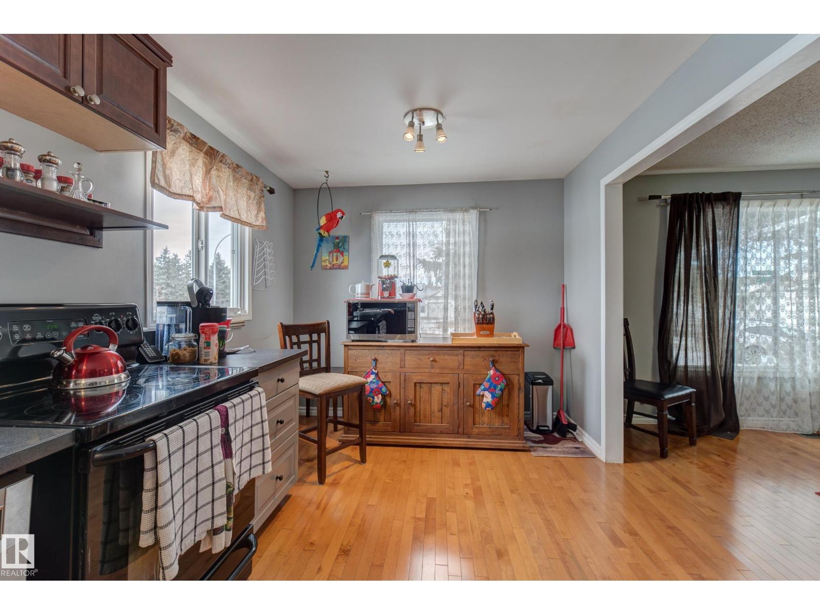 4823 10 AV NW, Edmonton