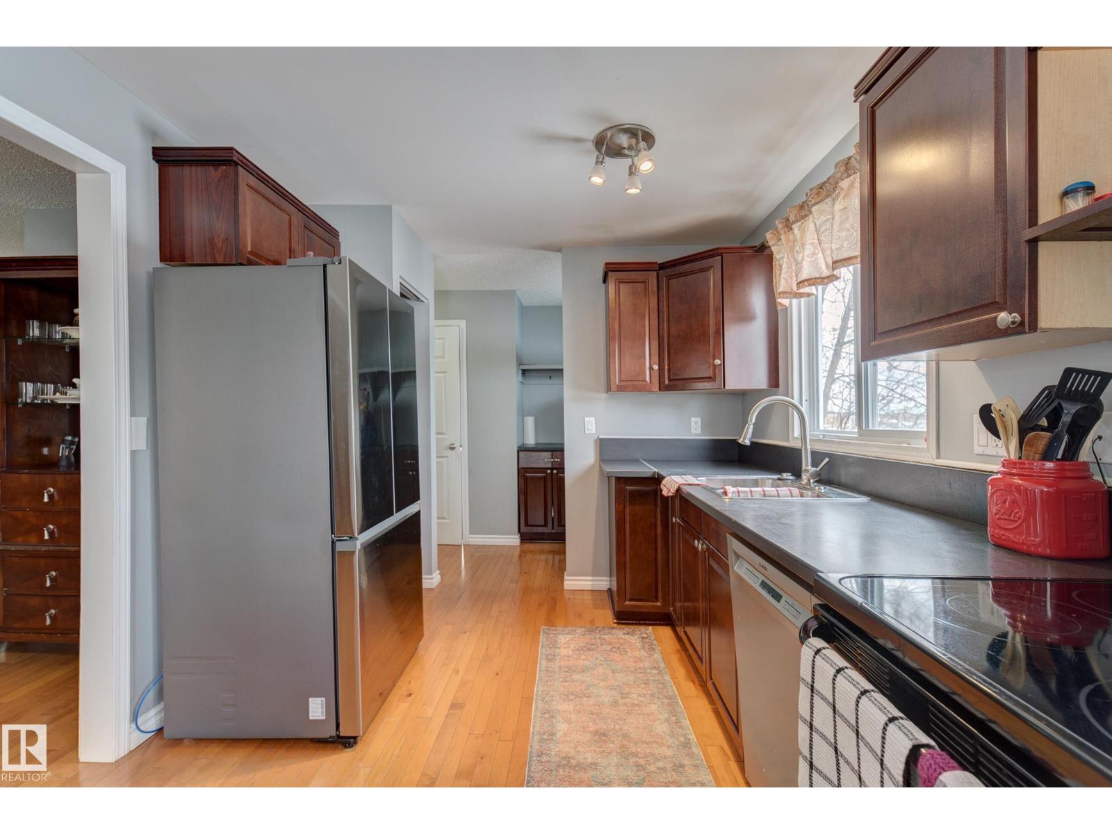 4823 10 AV NW, Edmonton