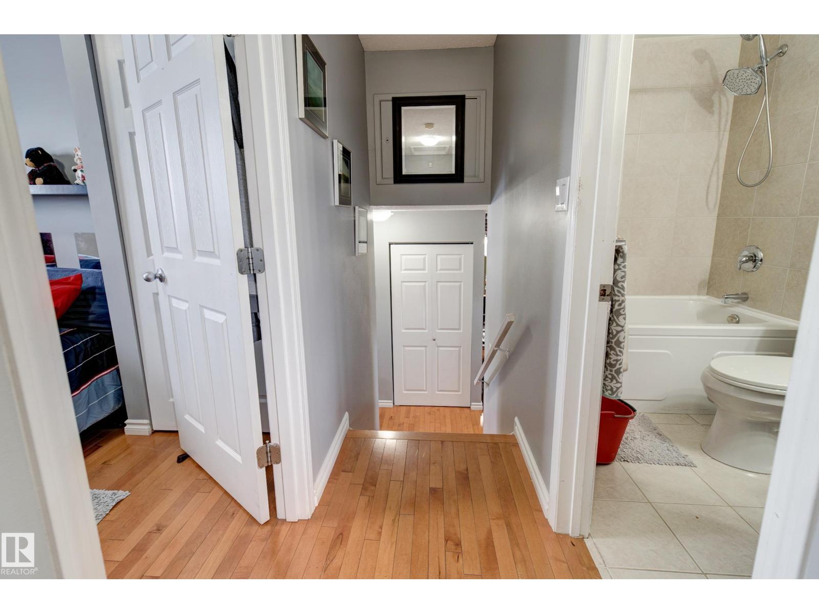 4823 10 AV NW, Edmonton