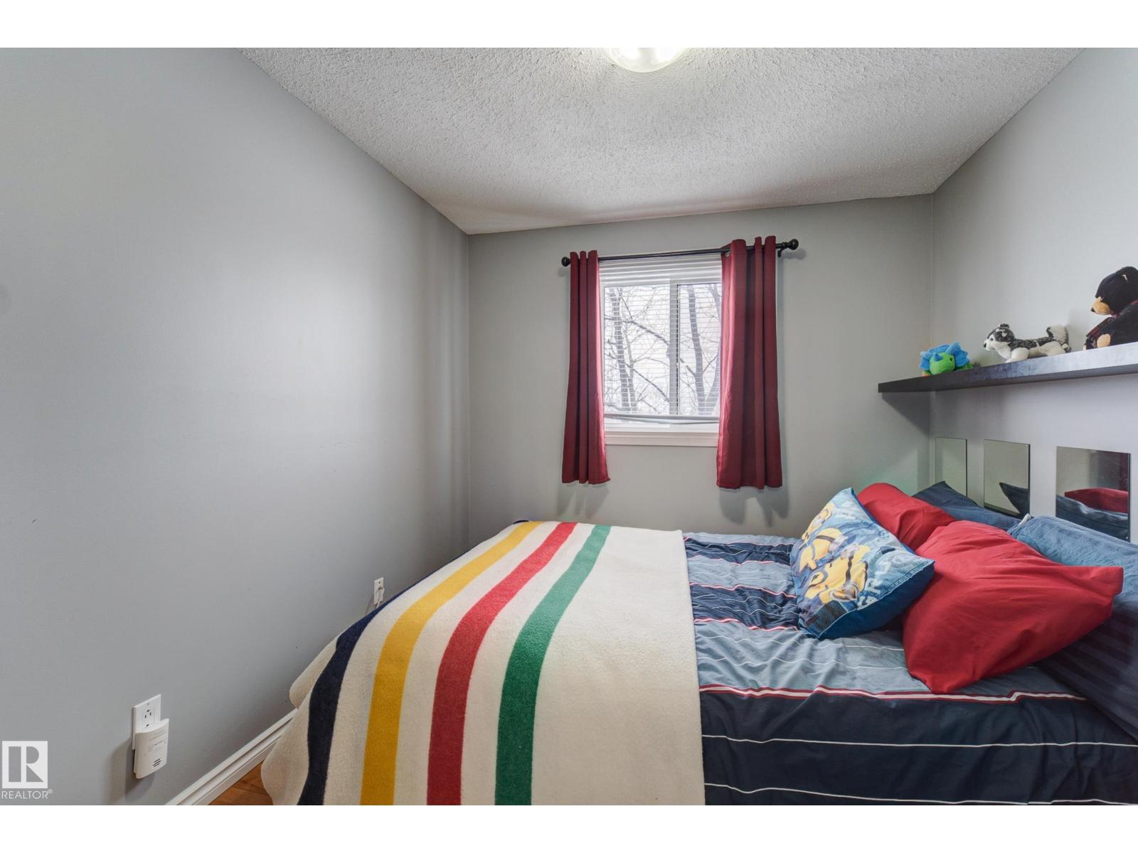 4823 10 AV NW - 15