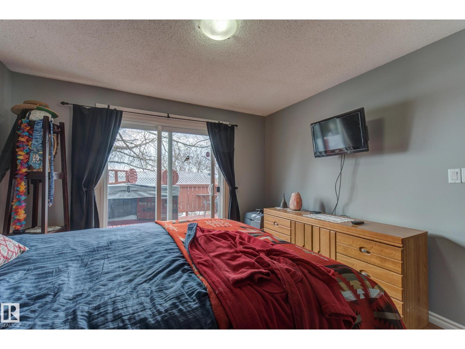 4823 10 AV NW, Edmonton