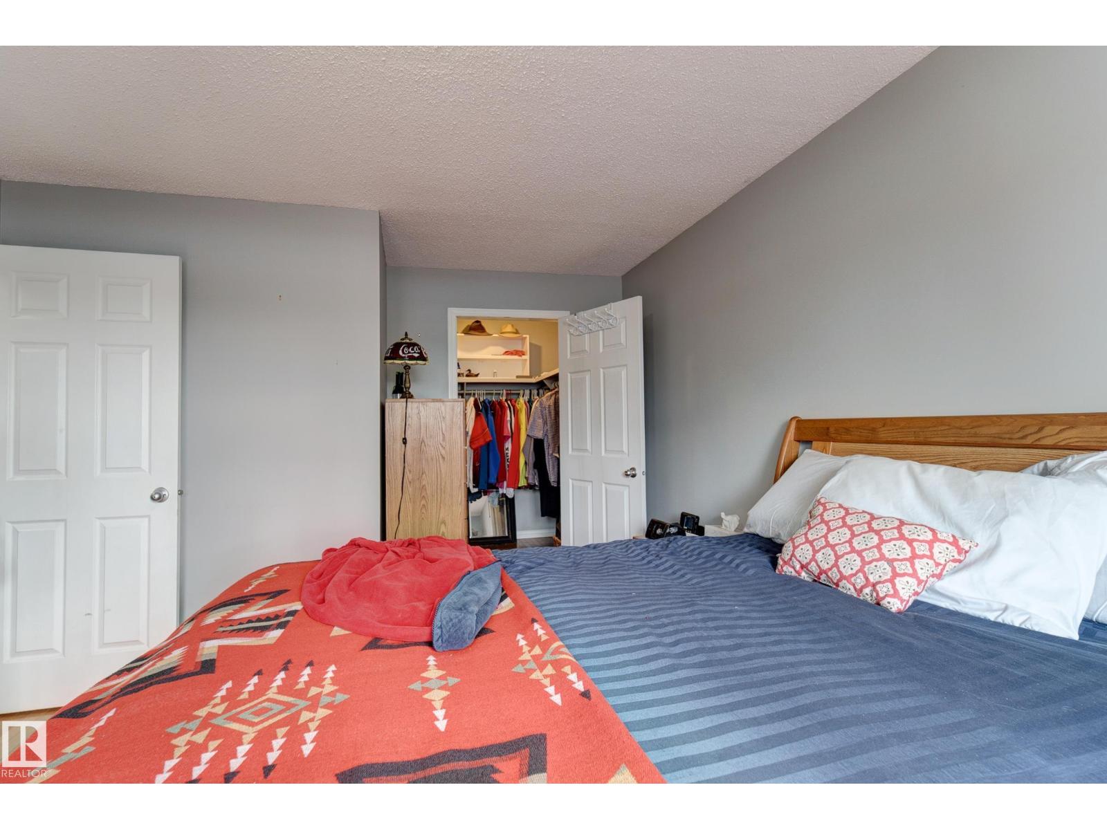 4823 10 AV NW, Edmonton