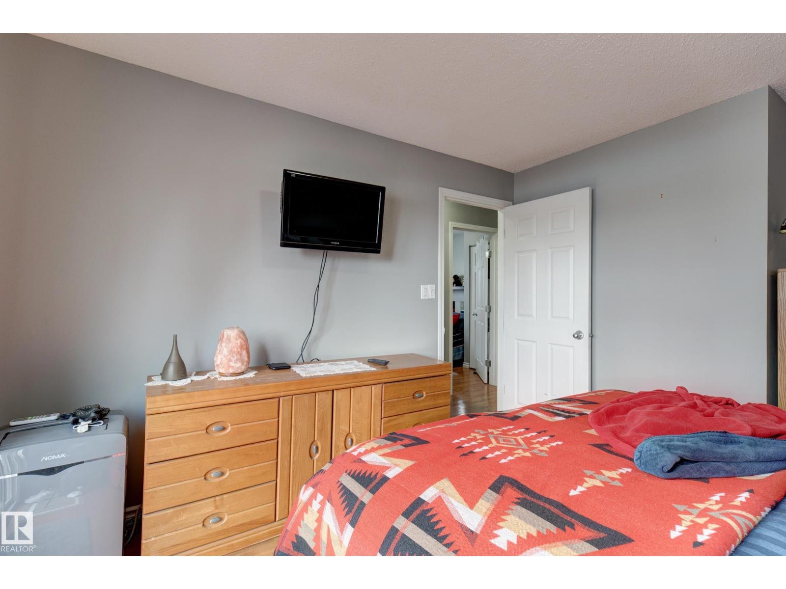 4823 10 AV NW, Edmonton