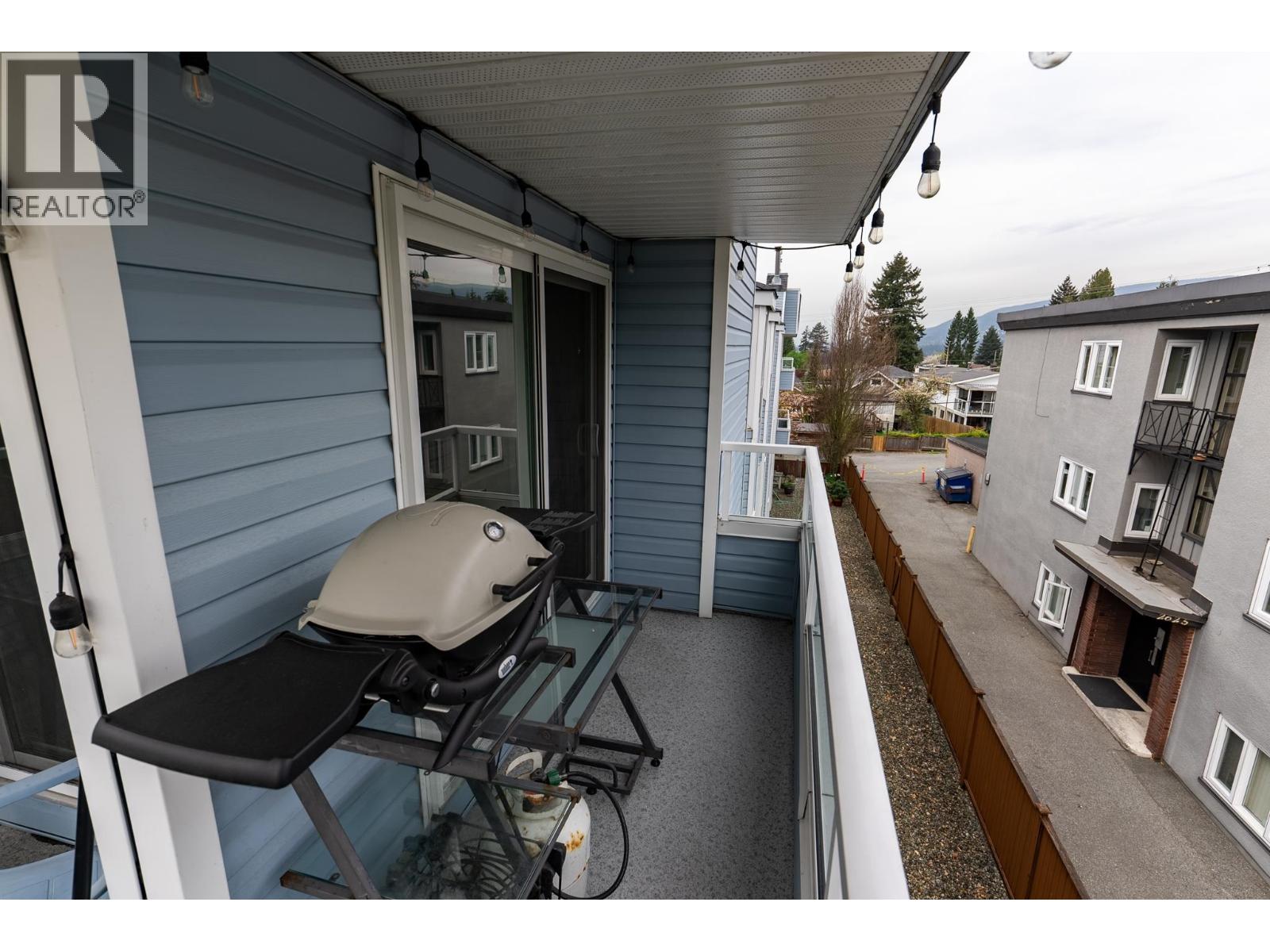 303 2615 LONSDALE AVENUE — photo 16