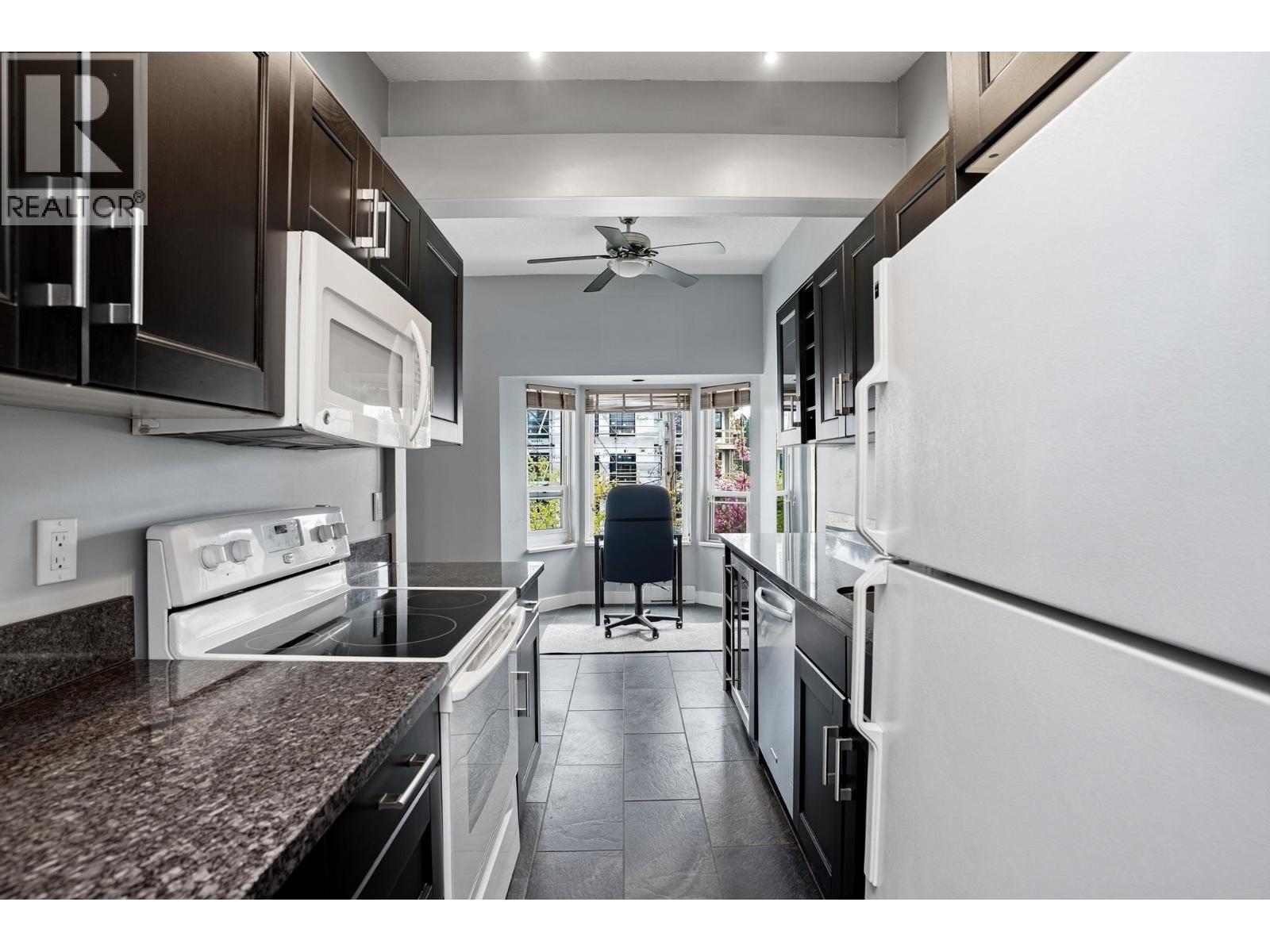 303 2615 LONSDALE AVENUE — photo 7