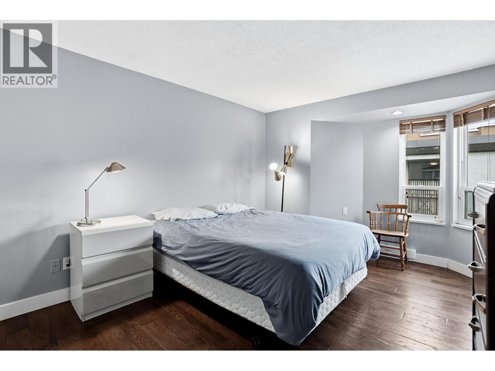 303 2615 LONSDALE AVENUE — photo 8