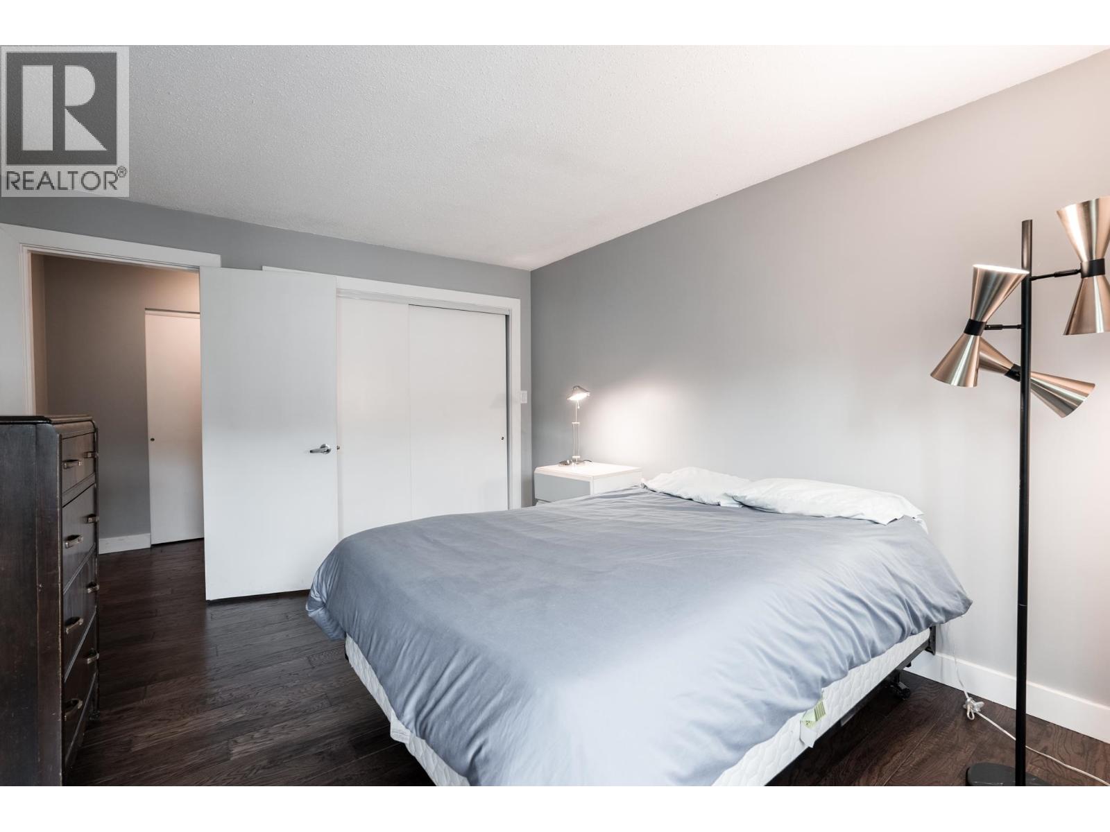 303 2615 LONSDALE AVENUE — photo 9