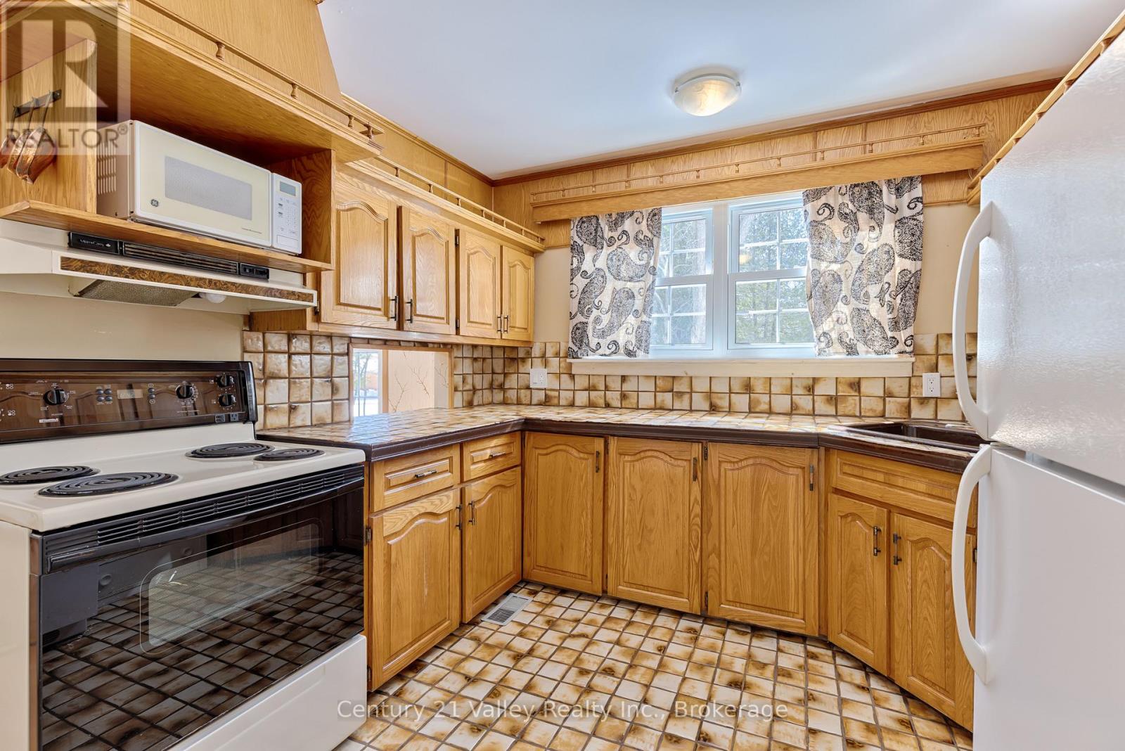 775 PINEGROVE CRESCENT - 16