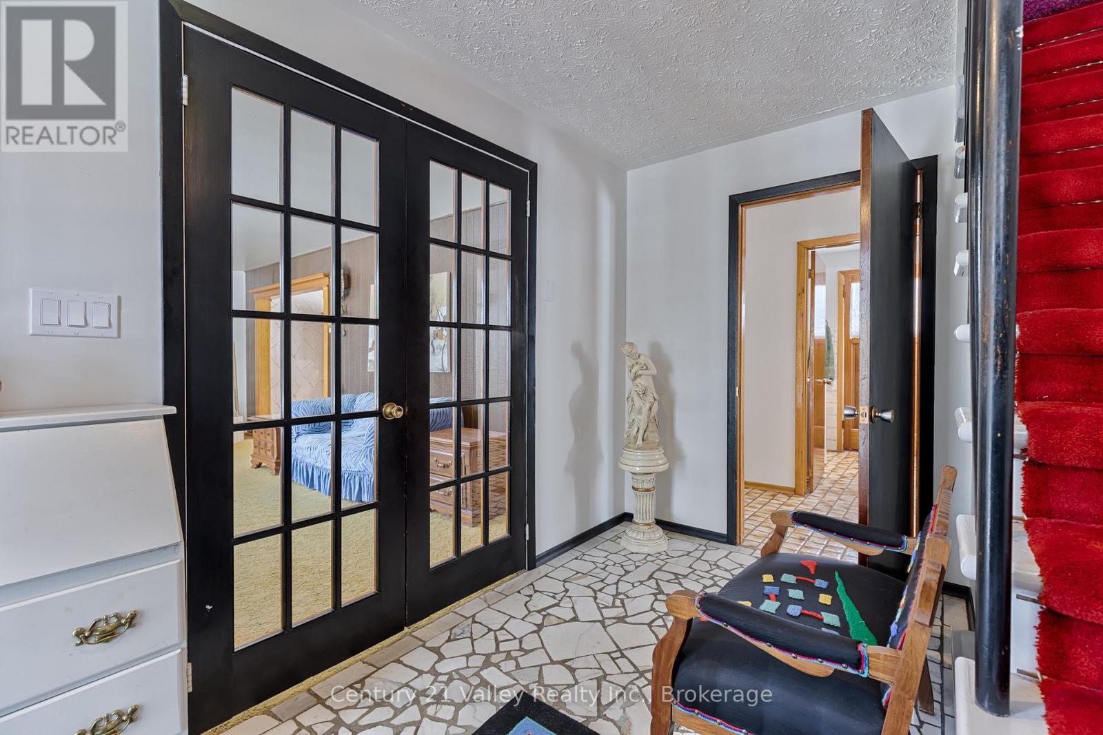 775 PINEGROVE CRESCENT - 26