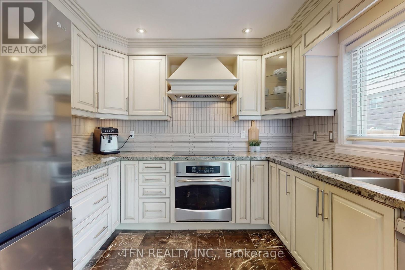 24 LUCERNE DRIVE - 2