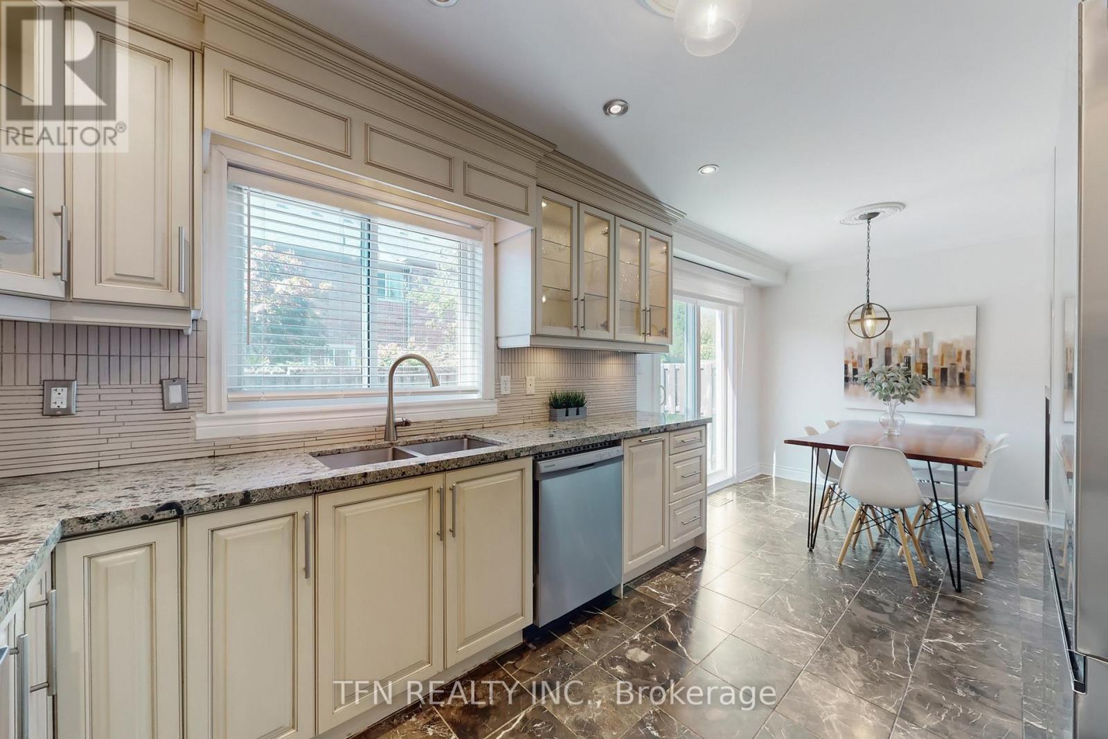 24 LUCERNE DRIVE - 3