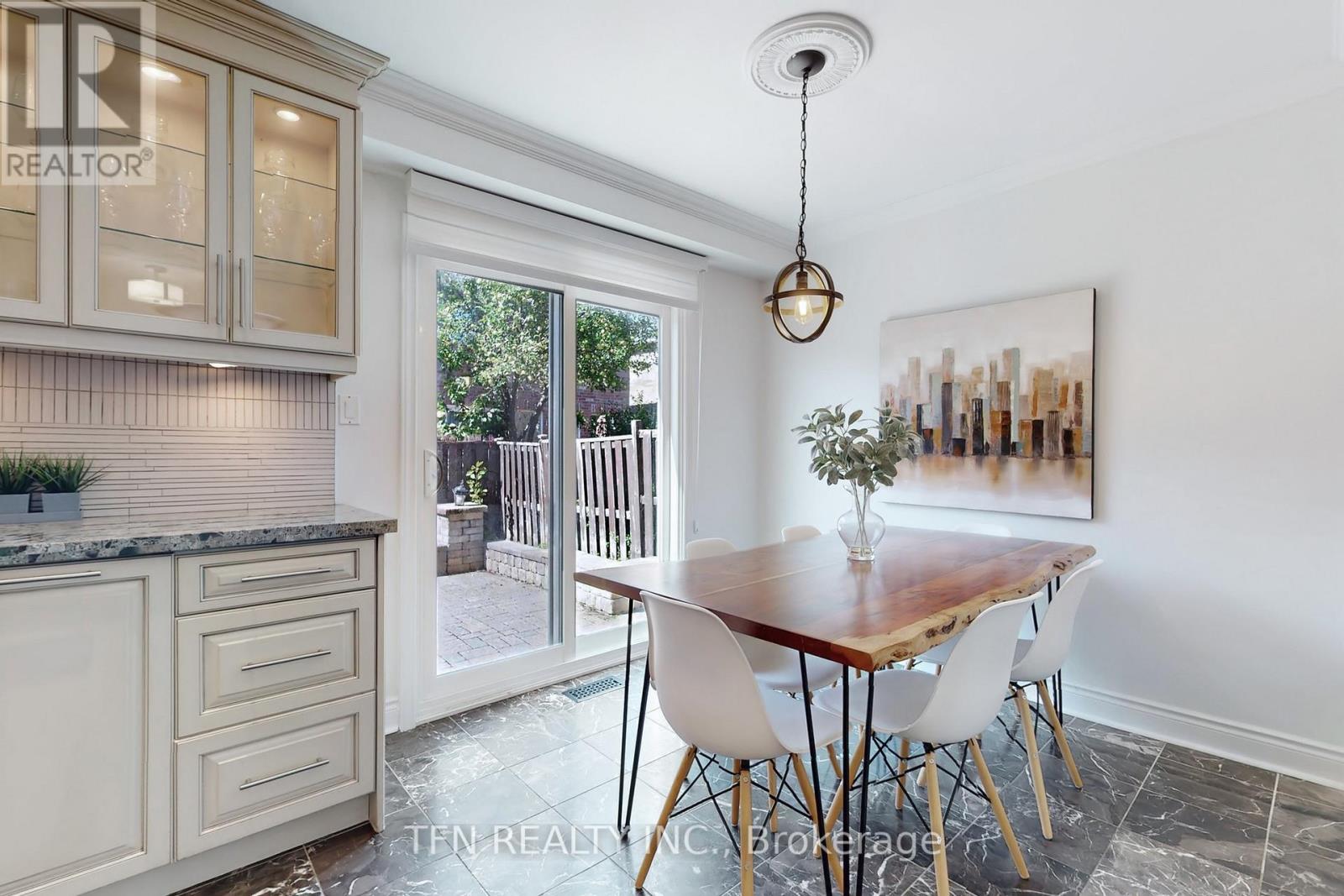 24 LUCERNE DRIVE - 4