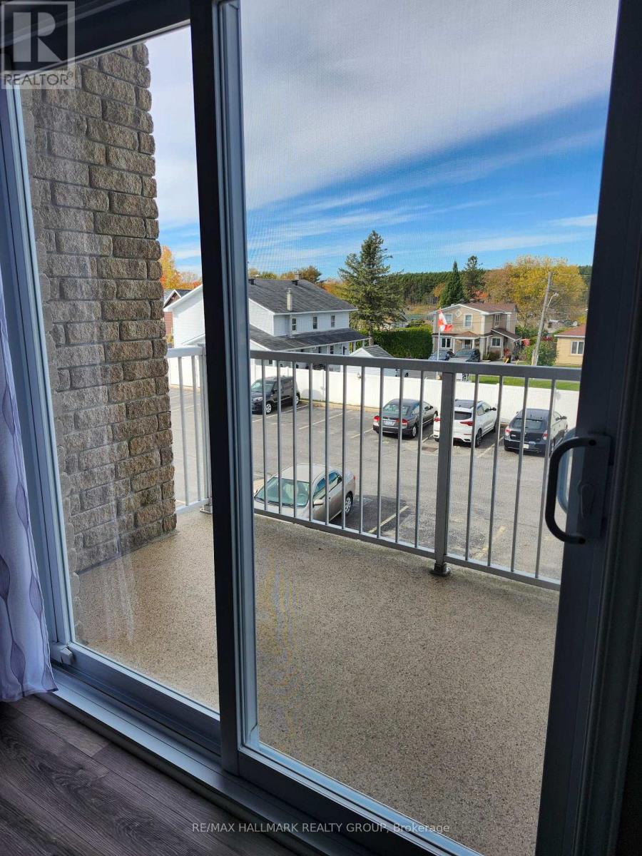 #208 1026 LAURIER STREET - Image 21