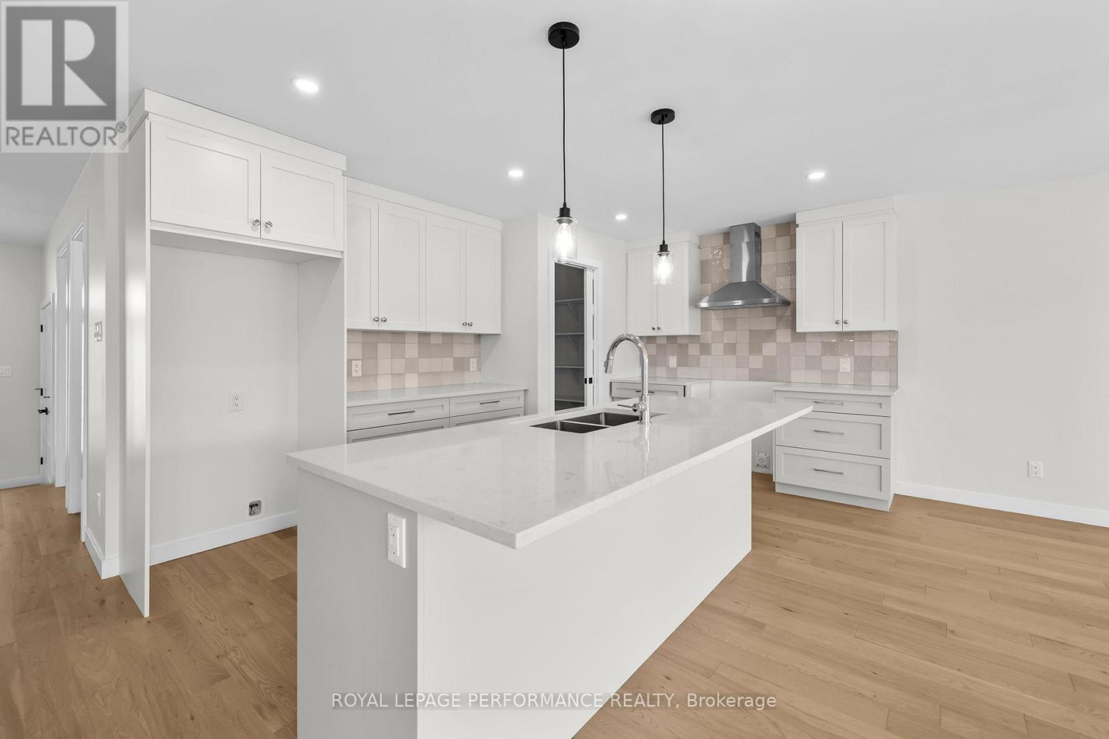 86 MILLE ROCHES ROAD - 7