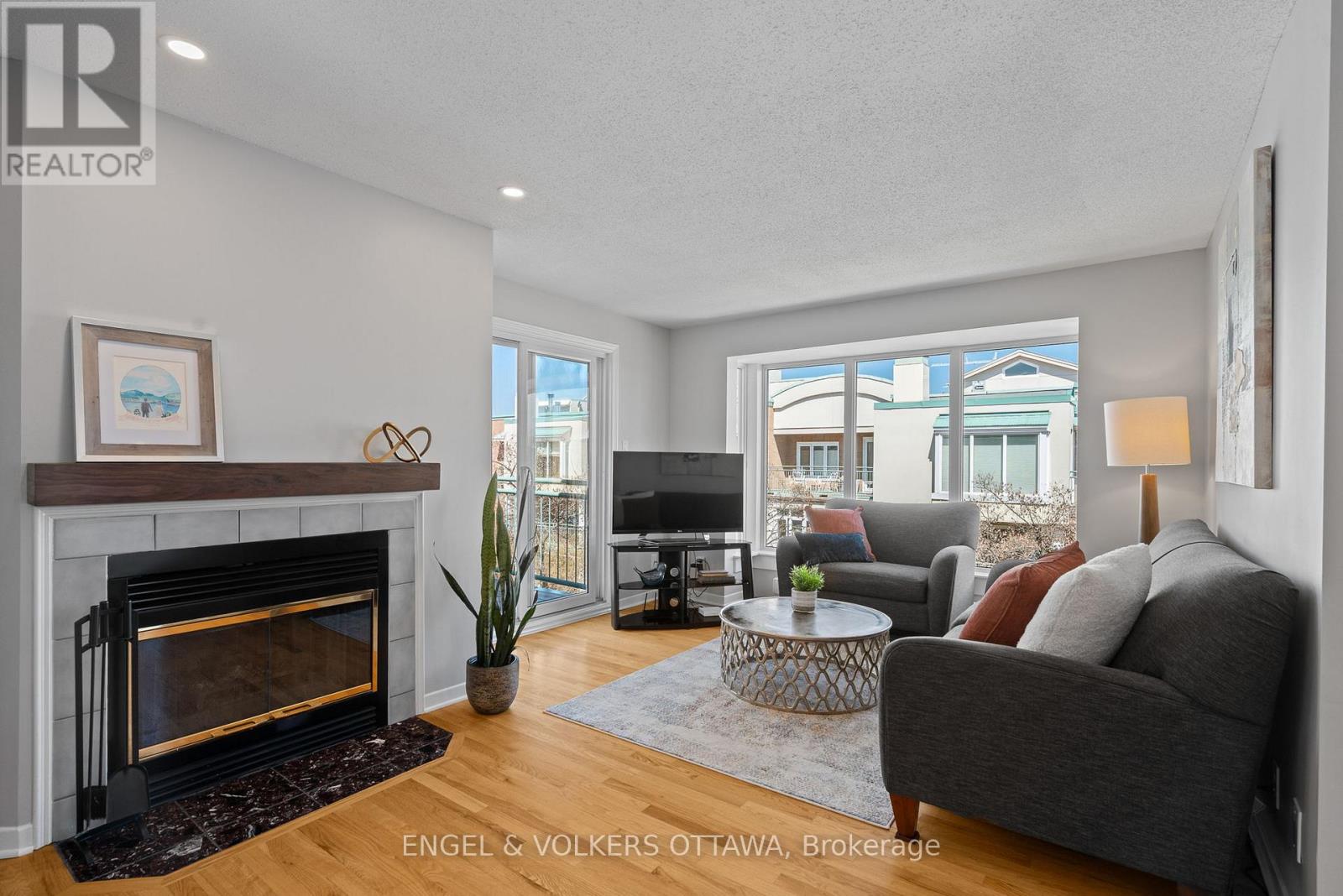 Wood burning fireplace/condo corp maintained