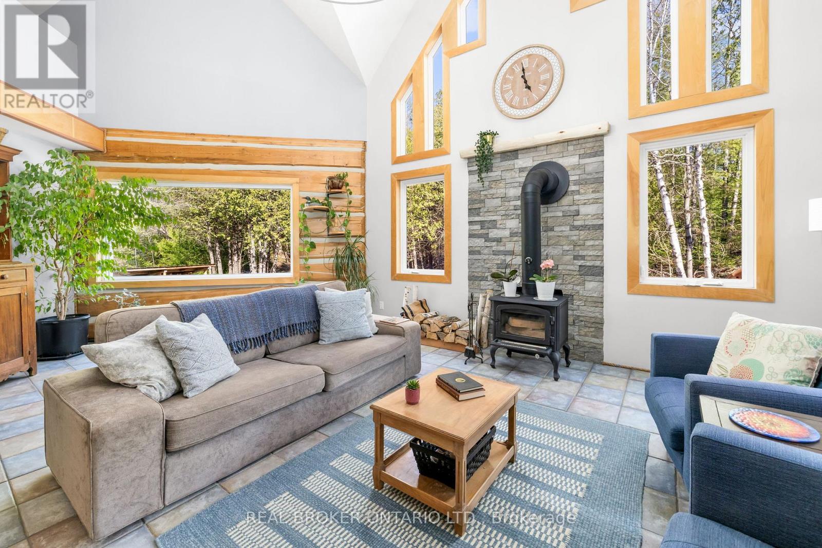 2538 DARLING ROAD - 10