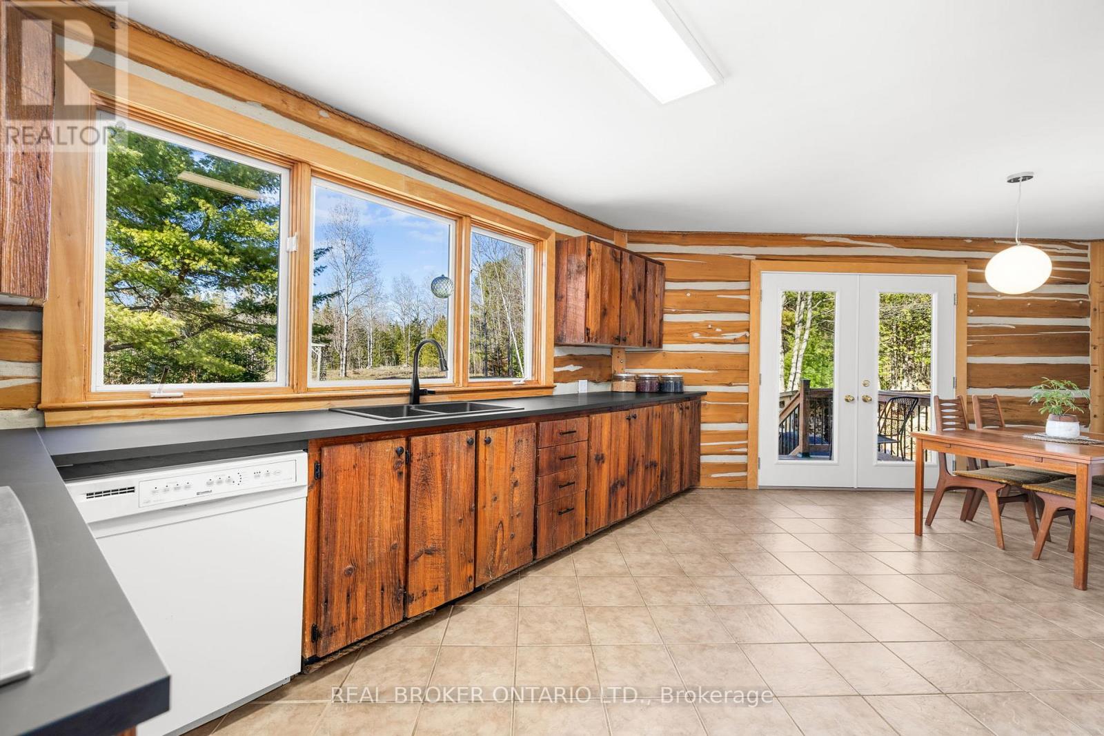 2538 DARLING ROAD - 16