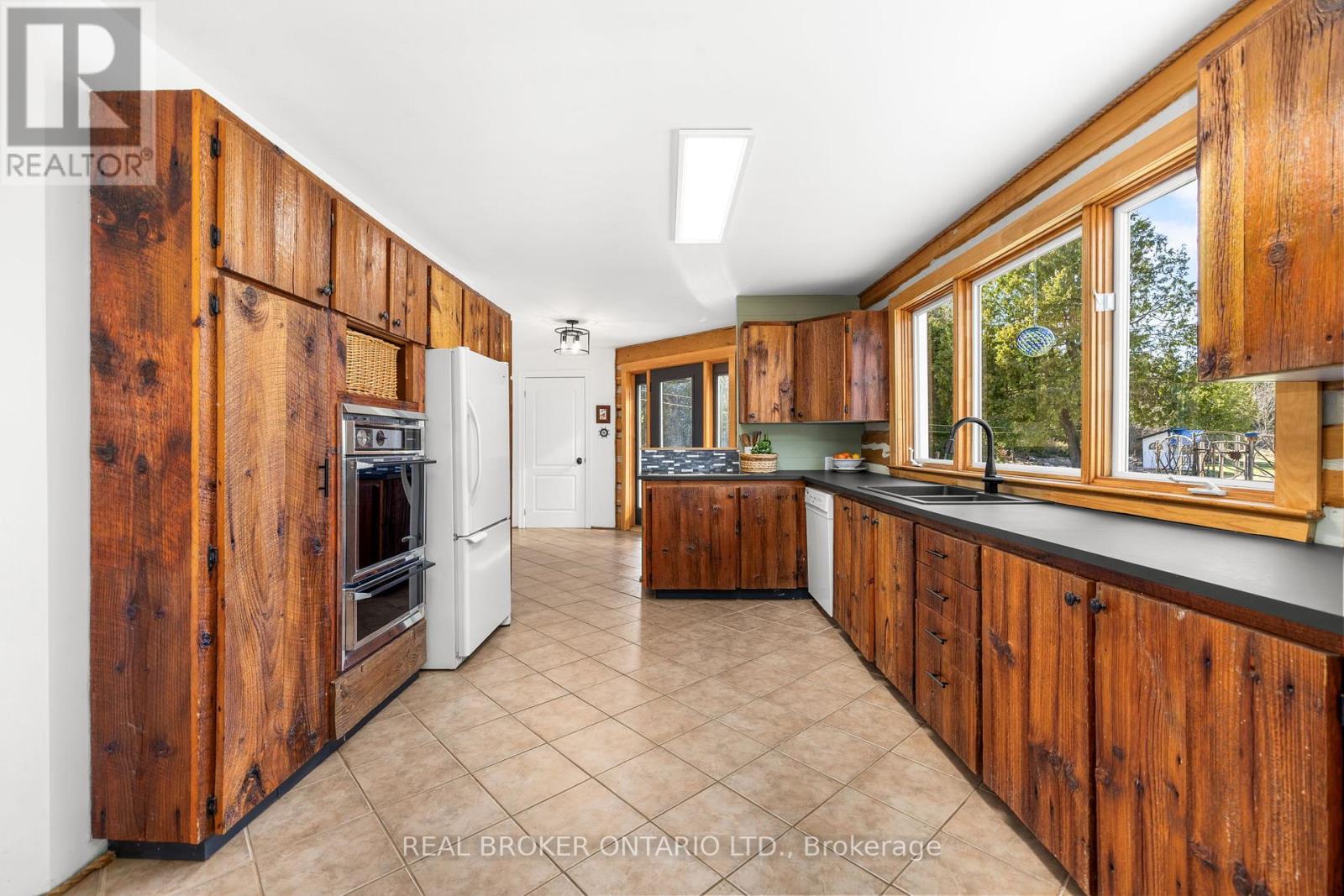 2538 DARLING ROAD - 21