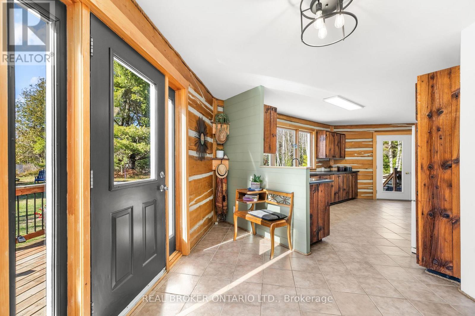 2538 DARLING ROAD - 6