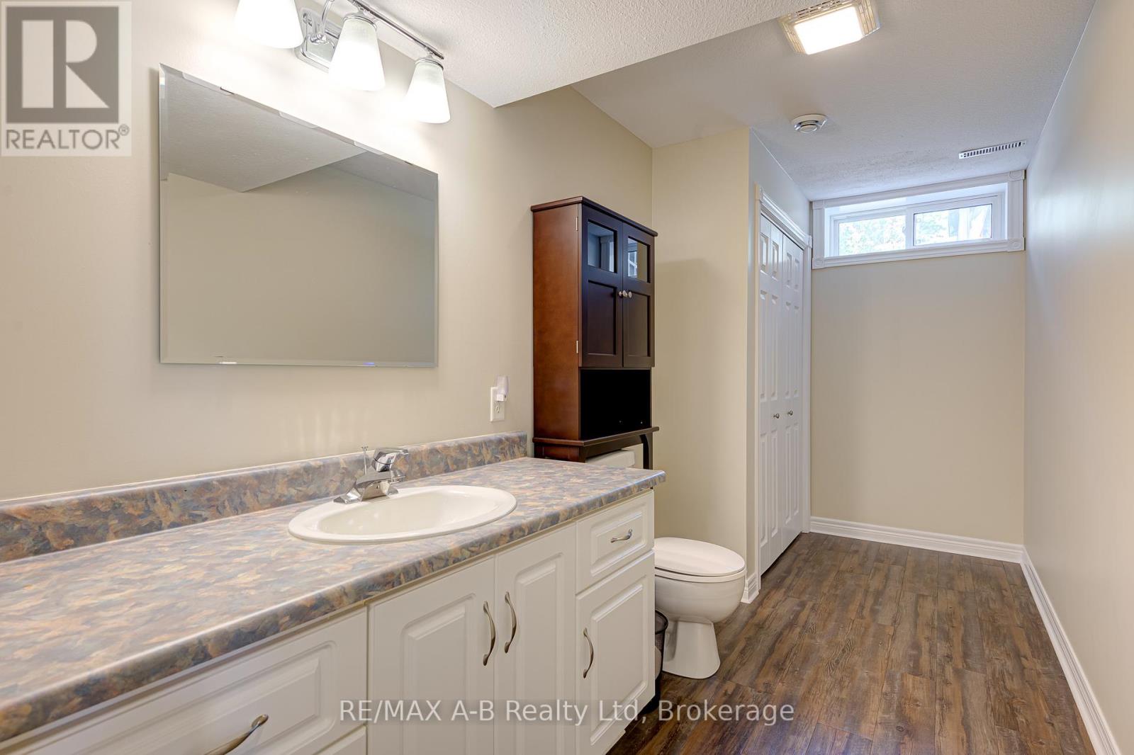 256 BOYCE STREET - 32