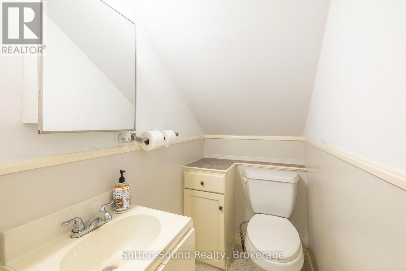 243 QUEEN STREET W - 19